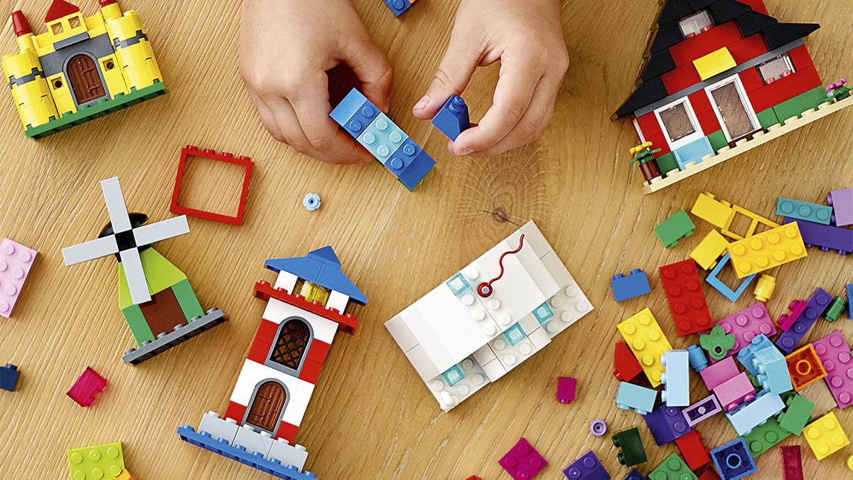 Конструктор LEGO® Classic Кубики та будинки 270 деталей (11008)
