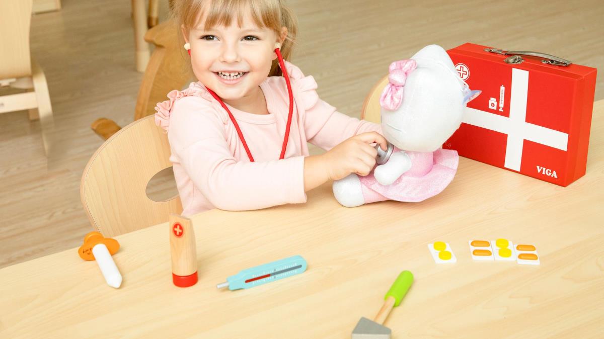 Дерев'яний ігровий набір Viga Toys Валізка доктора (50530)