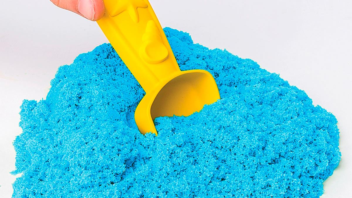 Кінетичний пісок для дітей Kinetic Sand з лотком та формочками, блакитний, 454 г (71402B)