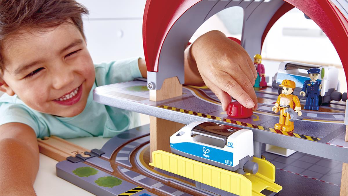 Іграшкова залізниця Hape Станція Гранд-Сіті зі світловими та звуковими ефектами (E3725)