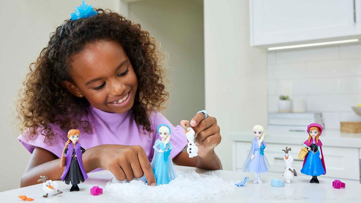 Набор-сюрприз Disney Princess Snow Color Reveal Холодное сердце с мини-куклой (HMB83)