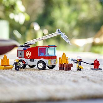 Конструктор LEGO® City Fire Пожежна машина зі сходами 88 деталей (60280)