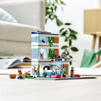 Конструктор LEGO® City Community Сімейний будинок 388 деталей (60291)