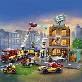 Конструктор LEGO® City Fire Пожежна команда 766 деталей (60321)