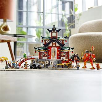 Конструктор LEGO® NINJAGO® Храм-додзьо ніндзя 1394 деталей (71767)