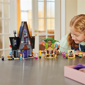 Конструктор LEGO Despicable Me 4 Семейное поместье Гру и миньйонов 868 деталей (75583)