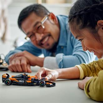 Конструктор LEGO Speed Champions Гоночный автомобиль McLaren F1 Team MCL38, 269 деталей (77251)