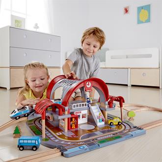 Іграшкова залізниця Hape Станція Гранд-Сіті зі світловими та звуковими ефектами (E3725)