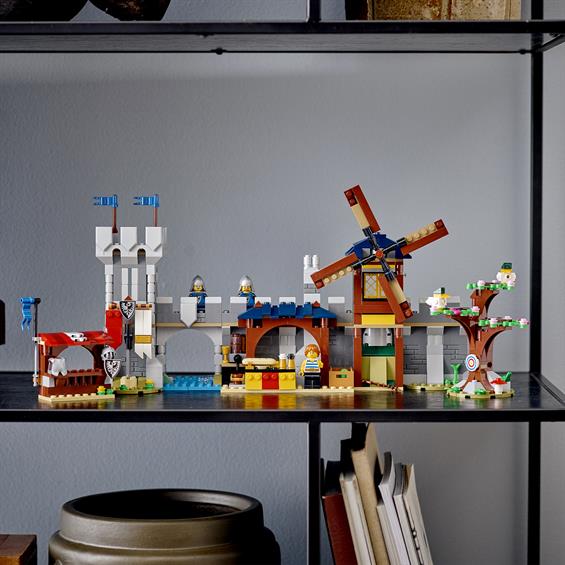 Конструктор LEGO® Creator Середньовічний замок 1426 деталей (31120) - зображення 3