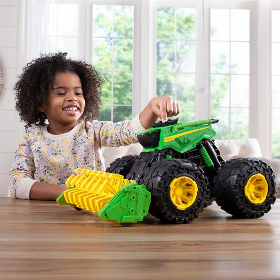 Іграшковий комбайн John Deere Kids Monster Treads з молотаркою і великими колесами (47329) - зображення 9