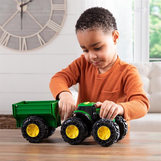 Іграшковий трактор John Deere Kids Monster Treads із причепом і великими колесами (47353) - зображення 9