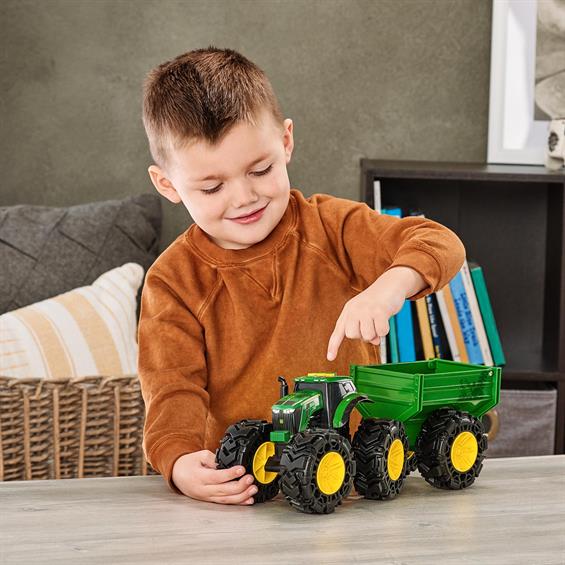 Іграшковий трактор John Deere Kids Monster Treads із причепом і великими колесами (47353) - зображення 1
