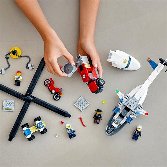 Конструктор LEGO® City Police Погоня на поліцейському гелікоптері 212 деталей (60243) - зображення 3