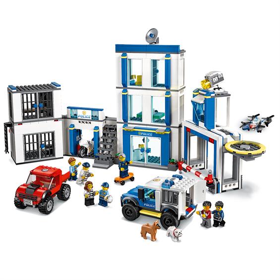 Конструктор LEGO® City Police Поліцейська дільниця 743 деталі (60246) - зображення 7