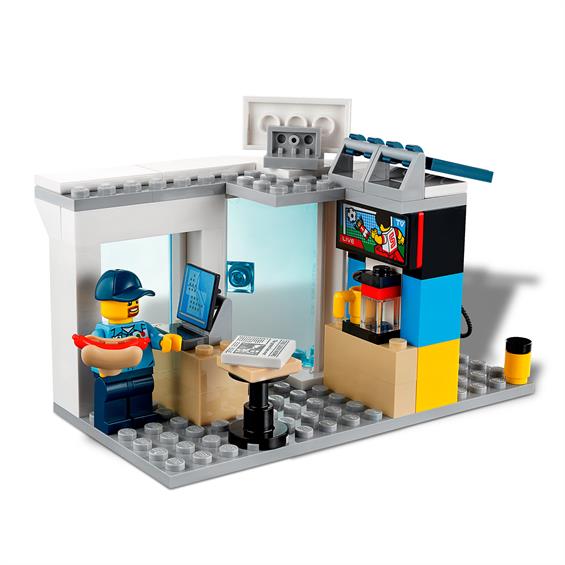 Конструктор LEGO® City Turbo Wheels Станція техобслуговування 354 деталі (60257) - зображення 8