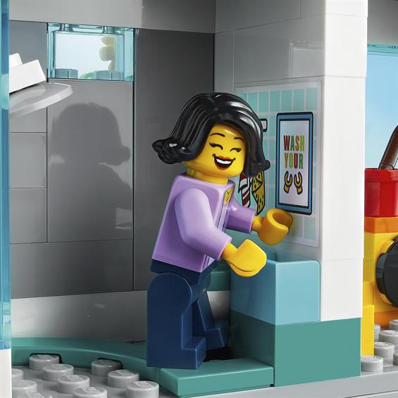 Конструктор LEGO® City Community Сімейний будинок 388 деталей (60291) - зображення 8