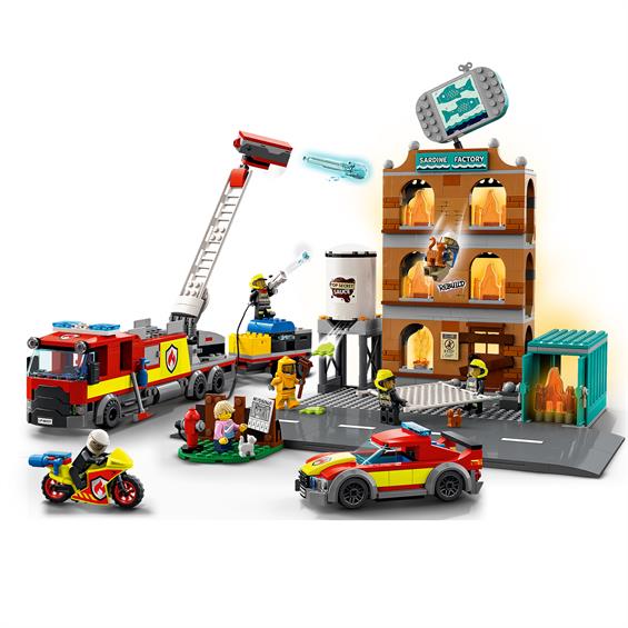 Конструктор LEGO® City Fire Пожежна команда 766 деталей (60321) - зображення 4