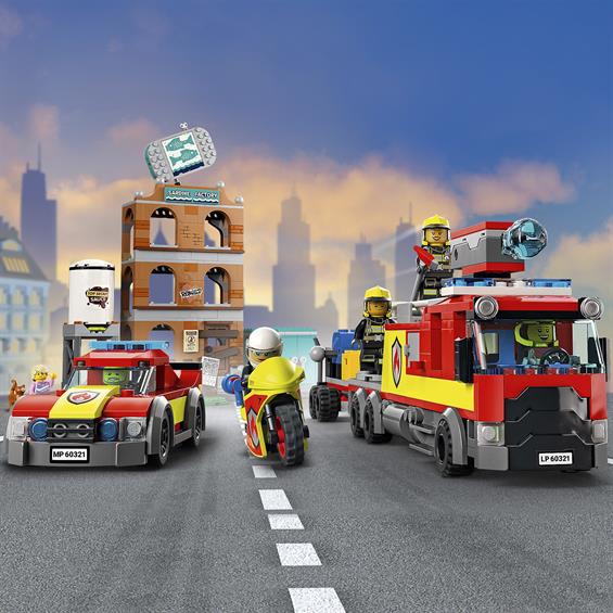 Конструктор LEGO® City Fire Пожежна команда 766 деталей (60321) - зображення 5
