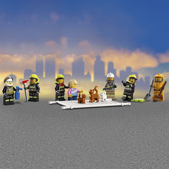 Конструктор LEGO® City Fire Пожежна команда 766 деталей (60321) - зображення 7