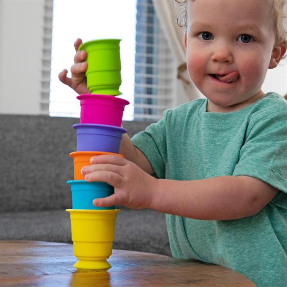 Іграшка тактильна М'які чашки Fat Brain Toys Suction Kupz 6 штук  (FA183-1) - зображення 19